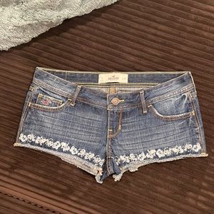 NWOT Hollister Embroidered Boho Shorts size 5 27